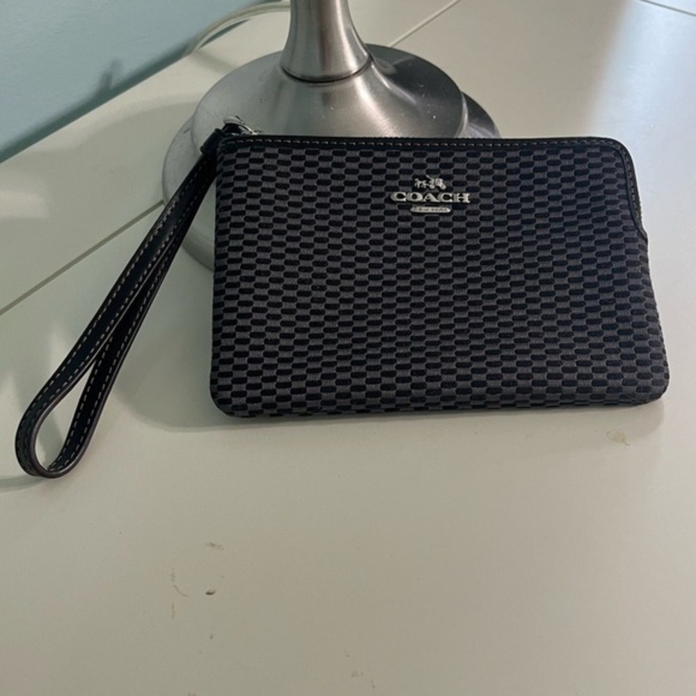 Coach New York Wristlet Black‎ Grey Geometric Textured Zip Top Pouch Bag